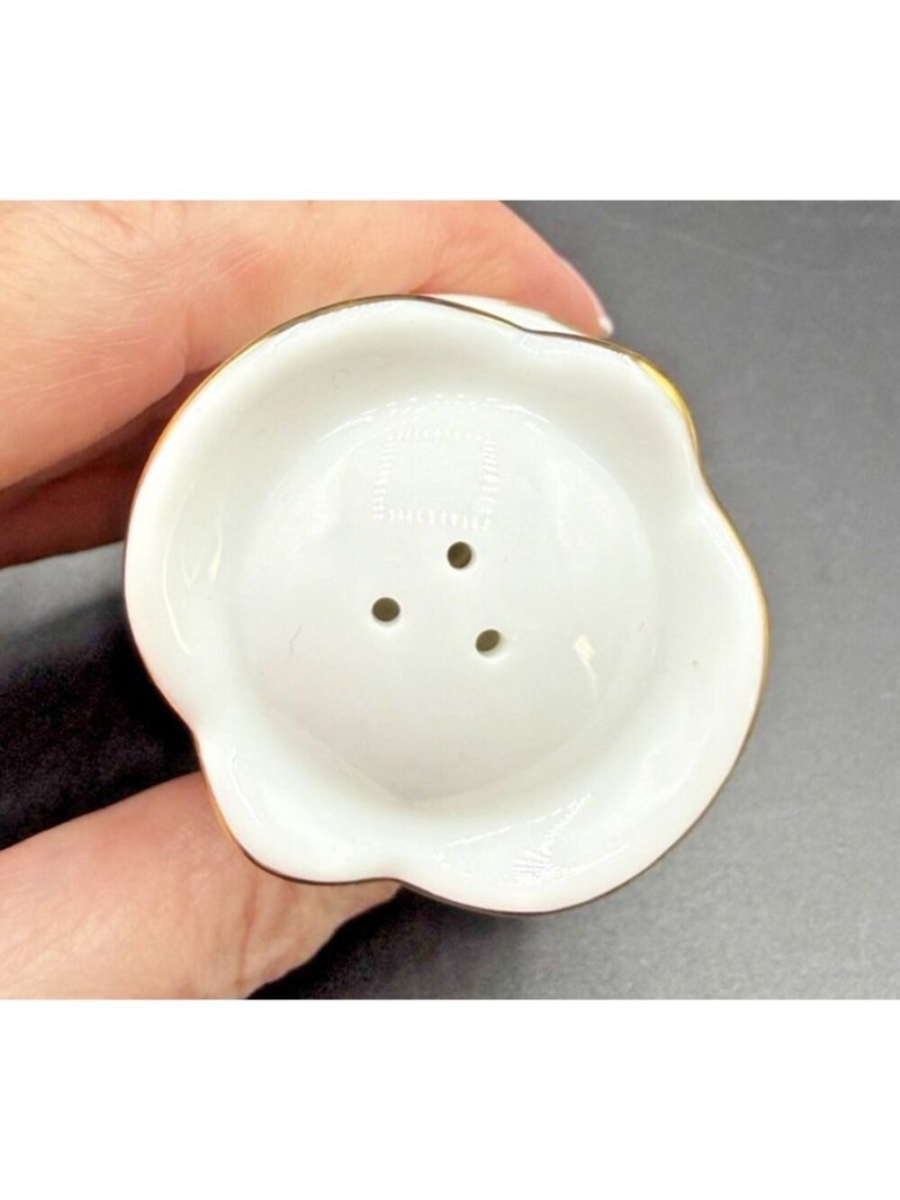Royal Doulton Royal Albert Old Country Roses Salt Pepper Shakers Tray - Picture 11 of 16